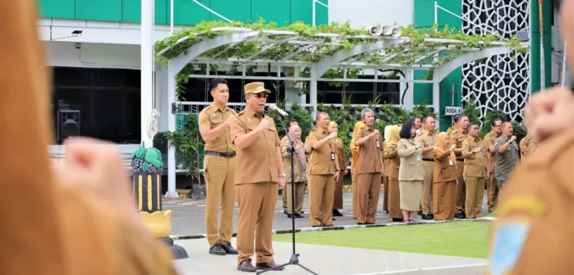 Wali Kota Probolinggo dr. Aminuddin memimpin apel hari pertama kerja tahun 2026 dan Isyaratkan Renovasi Kantor Wali kota di 2026