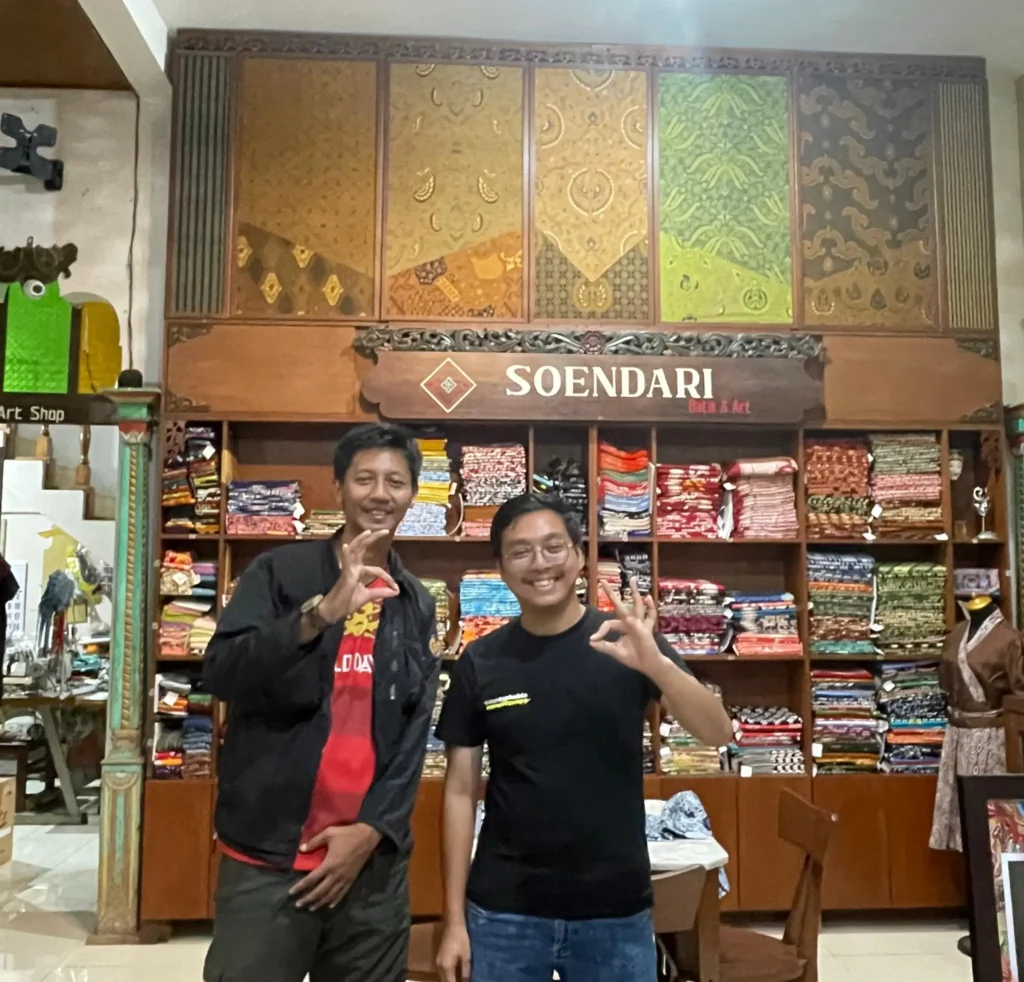 Tradisi yang Bergerak: Ketika Batik Soendari Bertemu Jersey