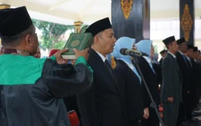 Bupati Jombang Warsubi secara resmi melantik dan mengambil sumpah janji 84 pejabat manajerial untuk mengisi sejumlah posisi strategis di lingkungan Pemerintah Kabupaten Jombang