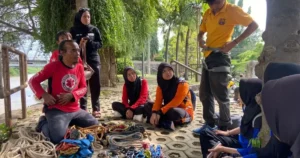 Tak Sekadar Teori, Pelajar Probolinggo Praktik Vertical Rescue
