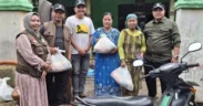 Wamenperin H Faisol Riza menyalurkan bantuan kemanusiaan bagi warga terdampak banjir di Desa Opo-opo, Krejengan, Kabupaten Probolinggo