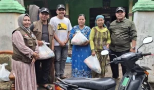 Wamenperin Faisol Riza Salurkan Bantuan Banjir Probolinggo