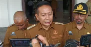 Wali Kota Malang Wahyu Hidayat meminta ASN aktif repost informasi resmi Pemkot melalui media sosial untuk mencegah hoaks dan penipuan.