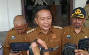 Wali Kota Malang Wahyu Hidayat meminta ASN aktif repost informasi resmi Pemkot melalui media sosial untuk mencegah hoaks dan penipuan.