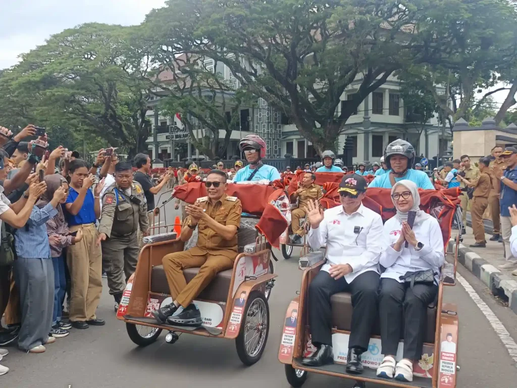 Melalui Pemerintah Kota (Pemkot) Malang, Yayasan Gerakan Solidaritas Nasional (GSN) menyalurkan bantuan 200 unit becak listrik kepada pengemudi becak di Kota Malang, Senin (20/1/2026).