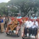 Melalui Pemerintah Kota (Pemkot) Malang, Yayasan Gerakan Solidaritas Nasional (GSN) menyalurkan bantuan 200 unit becak listrik kepada pengemudi becak di Kota Malang, Senin (20/1/2026).