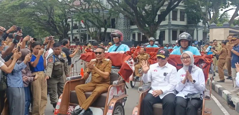 Melalui Pemerintah Kota (Pemkot) Malang, Yayasan Gerakan Solidaritas Nasional (GSN) menyalurkan bantuan 200 unit becak listrik kepada pengemudi becak di Kota Malang, Senin (20/1/2026).
