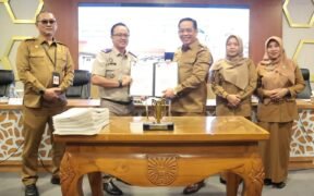 Pemkot Probolinggo menerima 141 sertifikat fasum dan fasos untuk memperkuat tata kelola aset daerah serta mendukung peningkatan PAD.