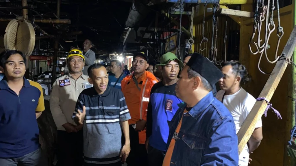 Bencana angin puting beliung disertai hujan deras menerjang wilayah Kecamatan Besuki, Kabupaten Situbondo, Selasa (20/1/2026) sore