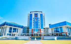 Universitas Negeri Surabaya (Unesa) menorehkan prestasi internasional dengan menempatkan 4 bidang kajian dalam pemeringkatan Times Higher Education (THE) WUR by Subject 2026.