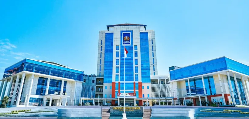 Universitas Negeri Surabaya (Unesa) menorehkan prestasi internasional dengan menempatkan 4 bidang kajian dalam pemeringkatan Times Higher Education (THE) WUR by Subject 2026.