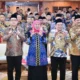 Gubernur Jawa Timur Khofifah Indar Parawansa menegaskan komitmen Pemerintah Provinsi Jawa Timur untuk mempercepat sertifikasi tanah wakaf