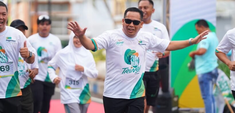 Ratusan warga tumpah ruah mengikuti Festival Tring Fun Run Pegadaian di kawasan GOR A Yani Kota Probolinggo