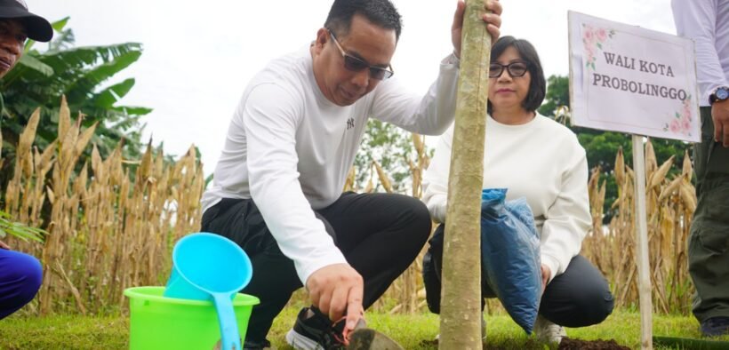 Pemkot Probolinggo tanam 100 pohon lewat gerakan Sahabat Pohon di RTH Maramis–Kanigaran untuk meningkatkan kualitas lingkungan