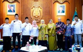 Gubernur Khofifah Terima KPID Jatim, Ajak Perkuat Sinergi dan Kolaborasi Jelang Kick Off Piala Dunia 2026, Dorong Penyiaran Legal Berkualitas