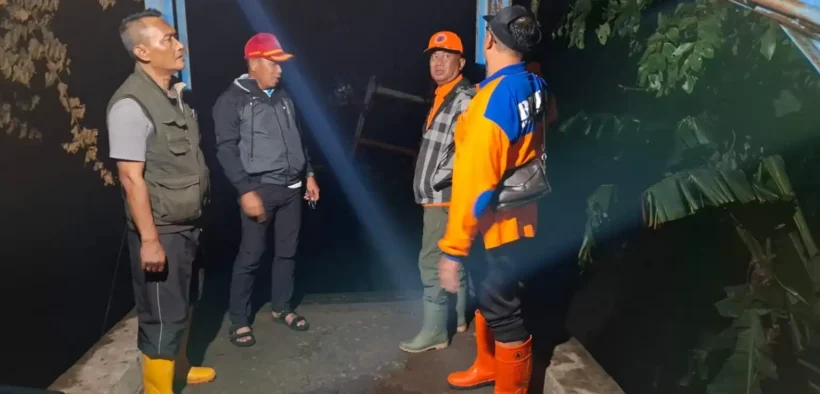 Jembatan darurat di Dusun Banjarsari Utara, Desa Banjarsari, Kecamatan Sumberasih, Kabupaten Probolinggo kembali putus pada Jumat (30/1/2026)