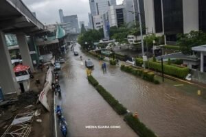 Banjir Jakarta Genangan Bikin TransJakarta Siaga