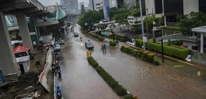 banjir Jakarta genangan TransJakarta siaga