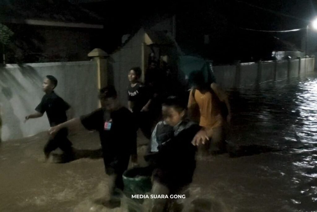 Banjir Ponpes Probolinggo Krejengan Rendam Asrama Santri