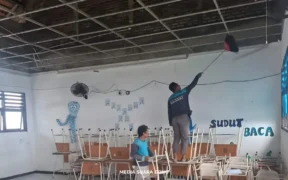 plafon runtuh SMPN 60