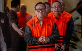 Pengadilan Negeri Jakarta Pusat (PN Jakpus) menggelar sidang perdana terhadap mantan Wakil Menteri Ketenagakerjaan (Wamenaker) Immanuel Ebenezer Gerungan alias Noel, Senin (19/1/2026).