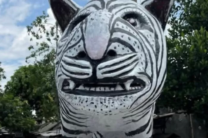 Patung Macan Putih di Kediri