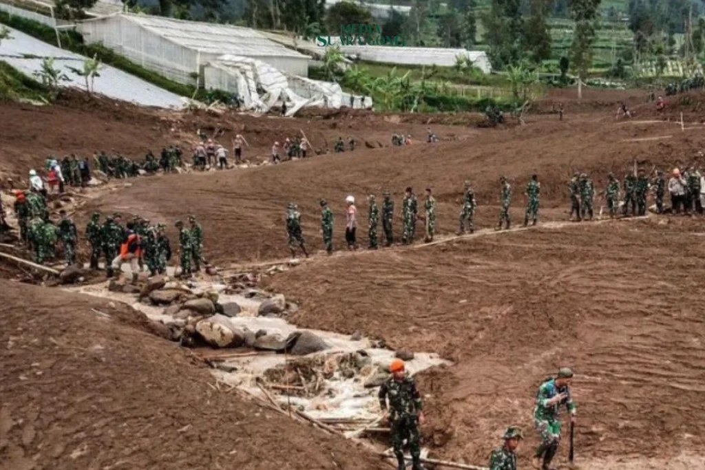 Sebanyak 23 prajurit Marinir dilaporkan menjadi korban setelah tertimbun material longsor di cisarua saat menjalani latihan pratugas.