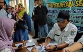 BPN Kabupaten Jombang kembali menyerahkan sertifikat tanah kepada masyarakat Desa Wonosalam, Kecamatan Wonosalam, Kabupaten Jombang.