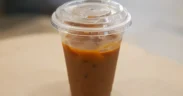 Di balik nikmatnya kopi takeaway yang menemani obrolan sore atau kerja tugas, ternyata ada bahaya tersembunyi