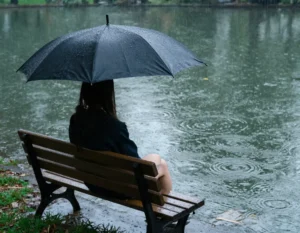 Jas Hujan Jadi Outfit Wajib: Intensitas Hujan RI Diperkirakan Meningkat