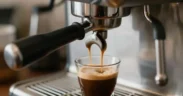 Namanya juga usia muda, energi harus selalu on. Ngantuk sedikit? Kopi, Kurang fokus? Teh, Namun jangan sampai kamu ketergantungan Kafein