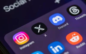 Grok, chatbot berbasis kecerdasan buatan (AI) milik Elon Musk, lagi-lagi bikin geger dunia gegara konten bermuatan seksual Chudai ini