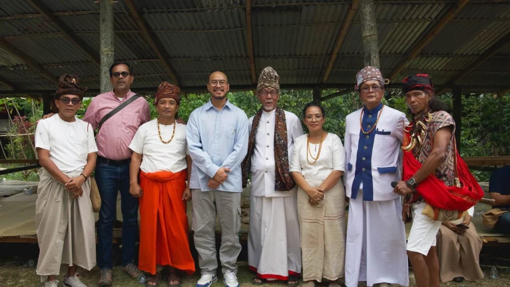 Komika Pandji Pragiwaksono akhirnya bernapas lega setelah menjalani sidang adat Toraja terkait materi stand-up bertajuk “Mesakke Bangsaku”