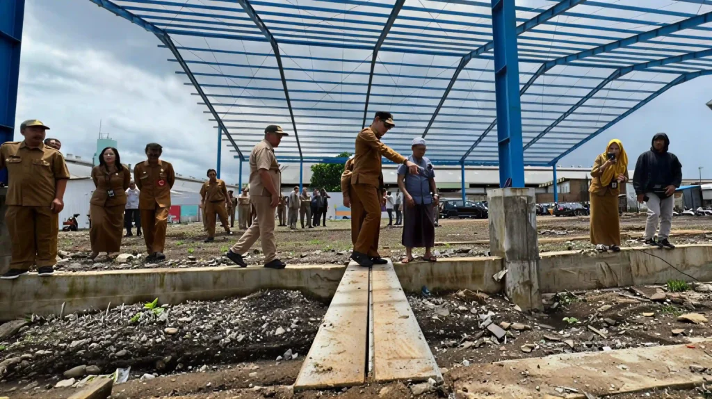 Pemerintah Kota Malang memastikan revitalisasi Pasar Gadang segera terealisasi, disampaikan Wali Kota Malang, Wahyu Hidayat, usai meninjau kesiapan lokasi relokasi pada Senin (23/2/2026).
