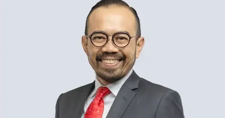 Majelis hakim menjatuhkan vonis 9 tahun penjara kepada eks Direktur Utama PT Pertamina Patra Niaga, Riva Siahaan