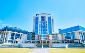 Universitas Negeri Surabaya (Unesa) mencatat lonjakan peminat signifikan dengan total 53.237 pendaftar yang memilih kampus Rumah Para Juara