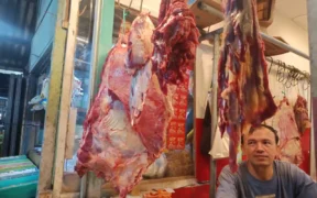 Harga daging sapi di Pasar Ahmad Yani Kota Malang naik sejak dua bulan terakhir dan kini mencapai Rp120 ribu per kilogram
