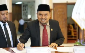 Wakil Ketua Komisi A DPRD Jawa Timur Agus Cahyono menegaskan DPRD bukan “dewa”, melainkan penengah antara aspirasi rakyat dan kebijakan