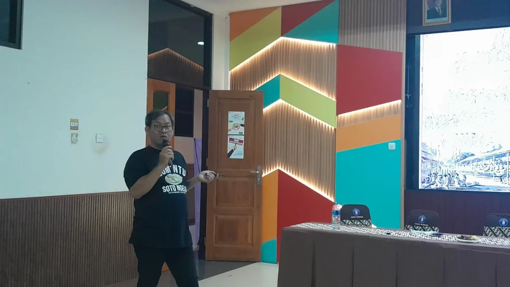 Ary Budiyanto menjelaskan Buku Semangkuk Lumintu Ing Brantas