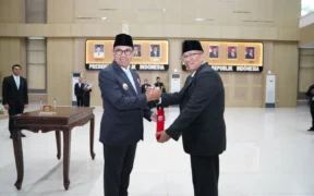 Wali Kota Batu, Nurochman, resmi melantik Drs. H. Eko Suhartono, M.M sebagai Penjabat (Pj.) Sekretaris Daerah Kota Batu.