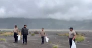 Bersih-bersih Bromo Jelang Ramadan, Petugas Kumpulkan Satu Ton Sampah
