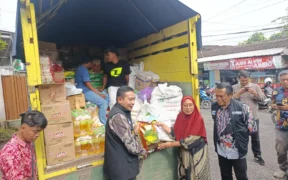 Wali Kota Malang, Wahyu Hidayat, meninjau pelaksanaan Gerakan Pangan Murah (GPM) di Kelurahan Arjowinangun, Jumat (13/2/2026).
