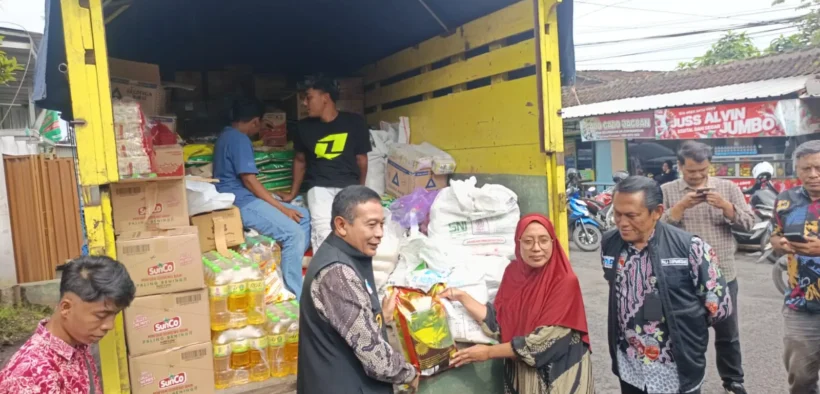 Wali Kota Malang, Wahyu Hidayat, meninjau pelaksanaan Gerakan Pangan Murah (GPM) di Kelurahan Arjowinangun, Jumat (13/2/2026).