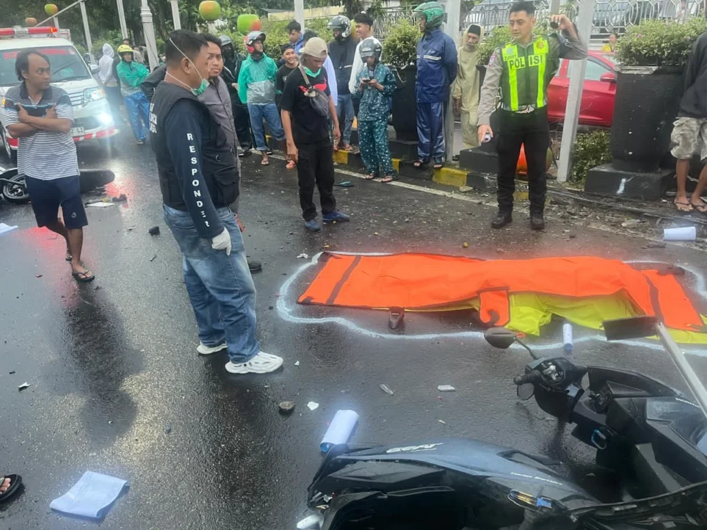 Truk Diduga Rem Blong Tabrak Lima Kendaraan di Batu, 1 Tewas