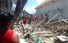 Situbondo Kaget, Sebuah ledakan dahsyat yang diduga dari aktivitas pembuatan mercon mengguncang permukiman warga Rabu (18/2/2026).