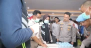 Kapolres Situbondo bersama jajaran PJU mengikuti tes urine mendadak sebagai komitmen pemberantasan narkoba di internal Polri