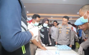 Kapolres Situbondo bersama jajaran PJU mengikuti tes urine mendadak sebagai komitmen pemberantasan narkoba di internal Polri
