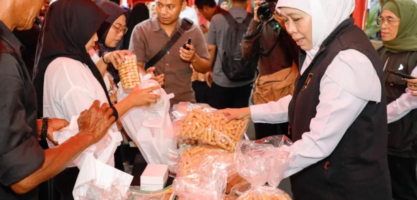 Khofifah Indar Parawansa Salurkan Rp7,7 Miliar Bansos di Kabupaten Pasuruan, Perkuat Ketahanan Sosial dan Ekonomi Desa