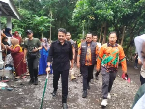 Anak Hanyut di Paiton, Bupati Probolinggo Turun Langsung Dampingi Keluarga Korban
