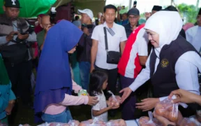 Gubernur Jawa Timur Khofifah Indar Parawansa menggelar Pasar Murah titik ke-23 Kecamatan Singosari, Kabupaten Malang.
